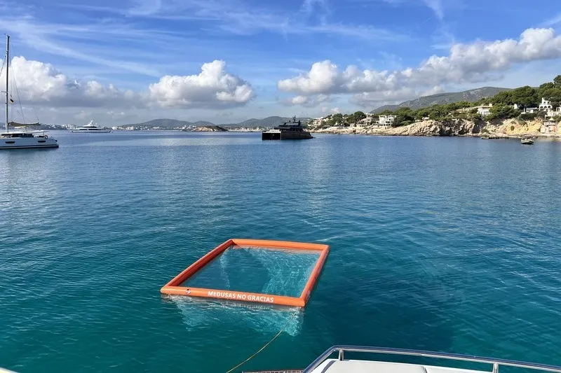 Anti-Jellyfish Pool: Total Protection for Your Luxury Yacht