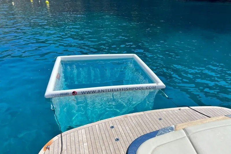 Boat Pool 3x3m — close-up detail