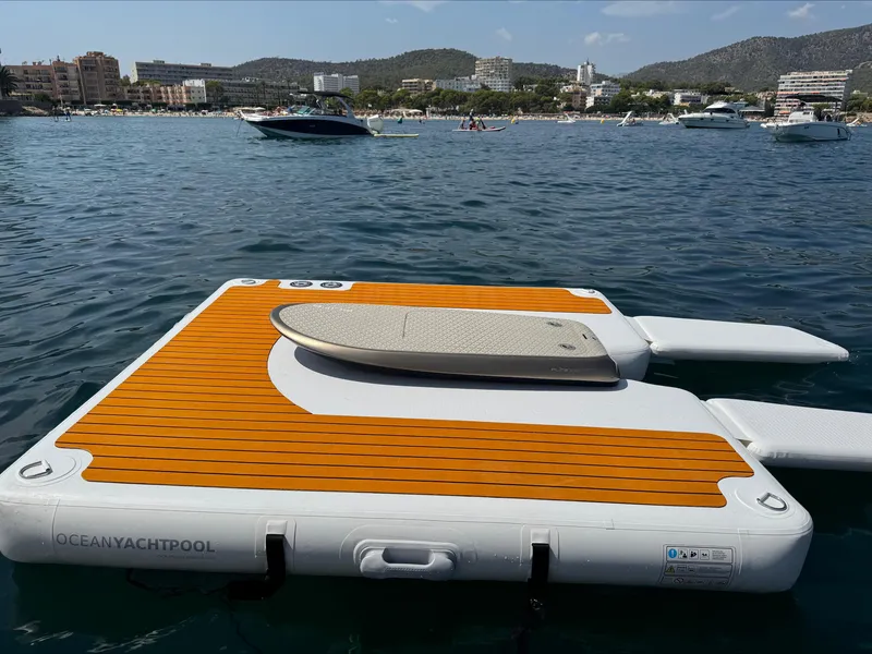 Efoil Single Dock — side view